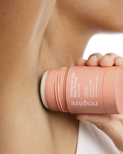 Déodorant Stick Rose Pivoine 06 Application - Recrop (1).jpg